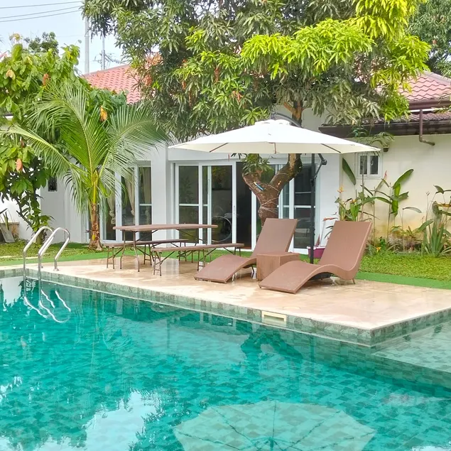 A beautiful place with plenty of space for family. - Image 1