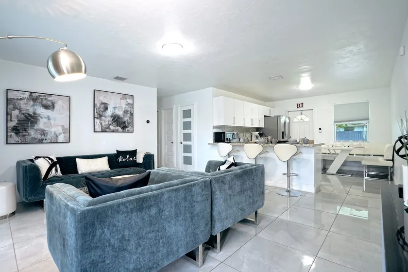 Centric House/Close to Las Olas beach & HardRock - Image 1