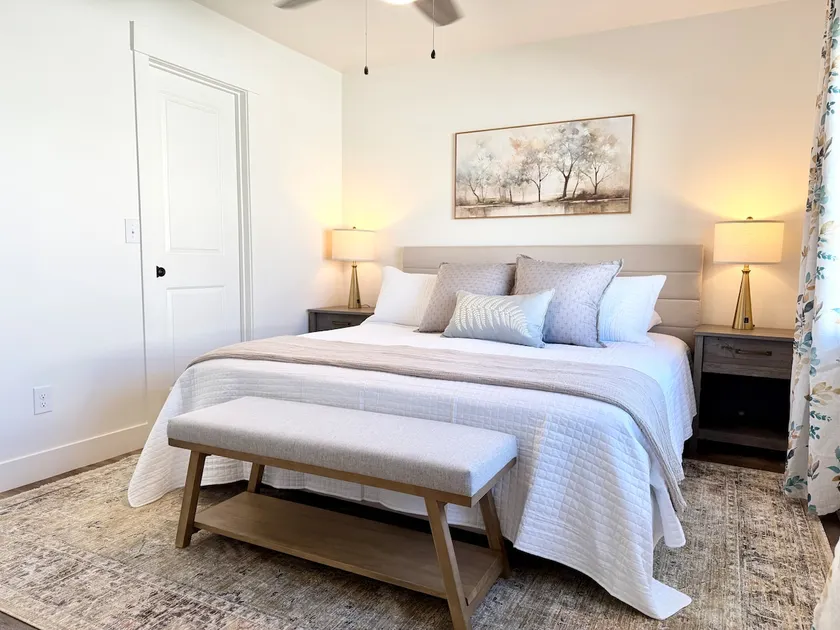 Private, One-Level Home, Walk-In Shower, Sleeps 7 - Image 1