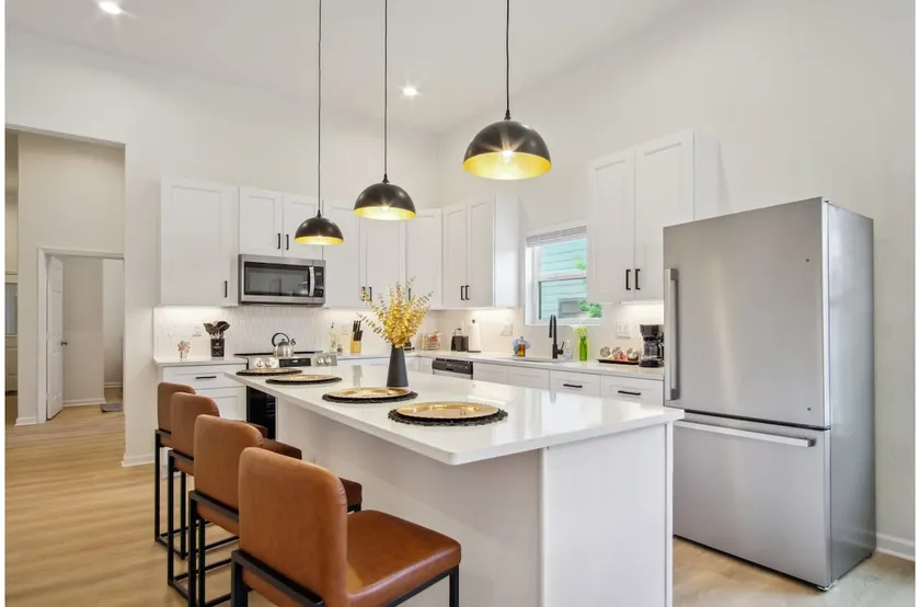Enjoy 3BR/3BA City Lights and Skyline Views! - Image 1
