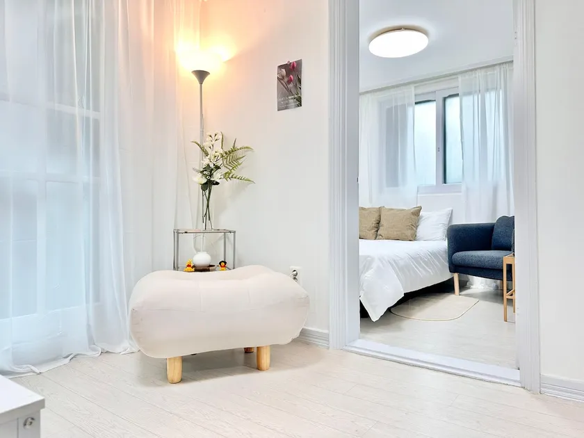 #1st floor# Samsung Station Cheongdam Station Gangnam Core Location/Quiet Housing 3 Rooms/Netflix/KSPO/COEX/Bidet Installation - Image 1