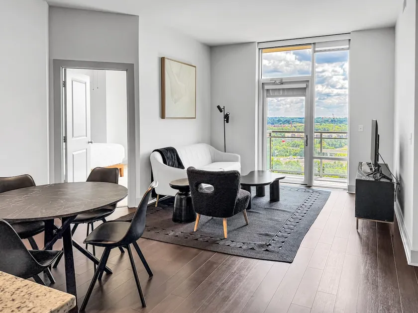 Modern Sleek 2BR|2BTH–Tysons|High-Rise w Amenities - Image 1