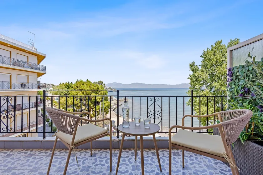 Central Beachfront Apt. with a Breathtaking View! - Image 1