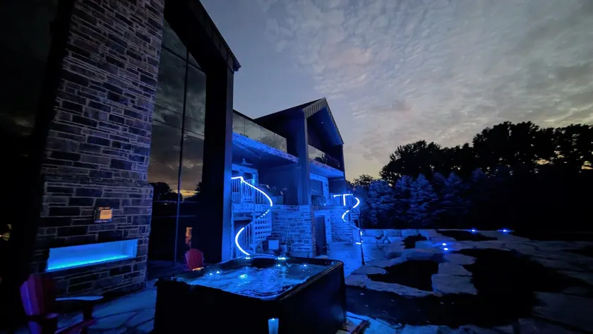 The Limestone Mansion, 20 mins to Wineries! HoTTuB - Image 1