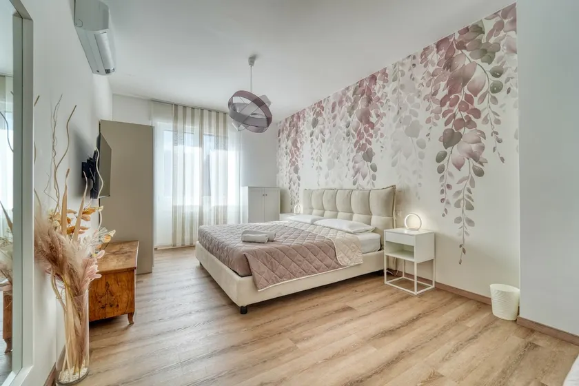 Casa Ginevra - Modern Design, King Bed & Terrace - Image 1