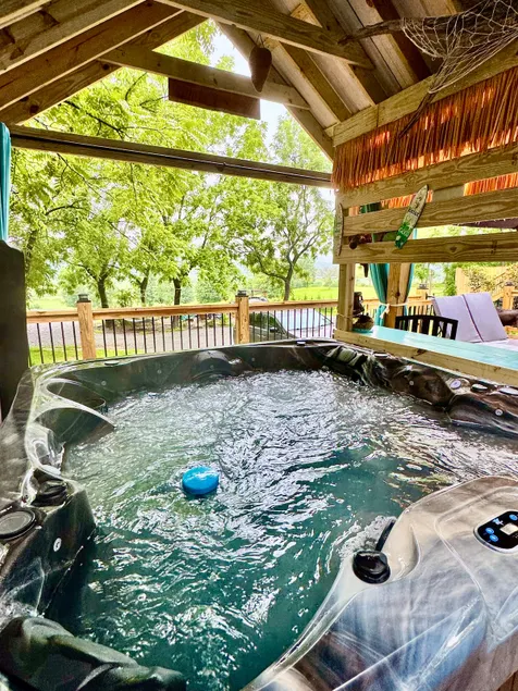 Queen of the Hill with Sauna, Plunge Tub & Hot Tub - Image 1