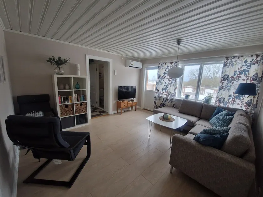 Apartment on the coastal road - Image 1