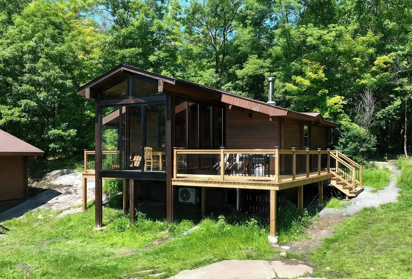 Lakefront 3-bedroom Cottage in Port Carling #3o - Image 1