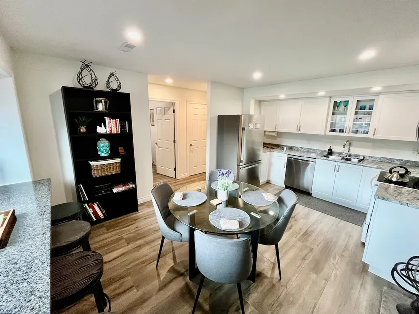 Private 2 Bedroom Guest Suite-Walnut Grove Langley - Image 1