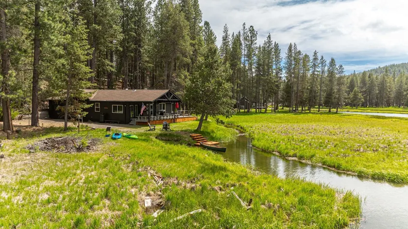Cozy Riverside Retreat - Image 1