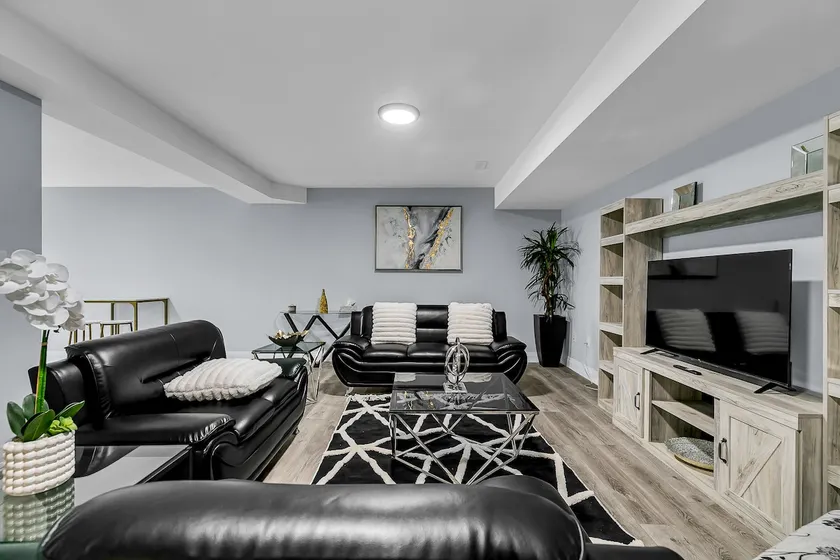 2BR LaSalle Apartment near Gordie Howe Bridge - Image 1