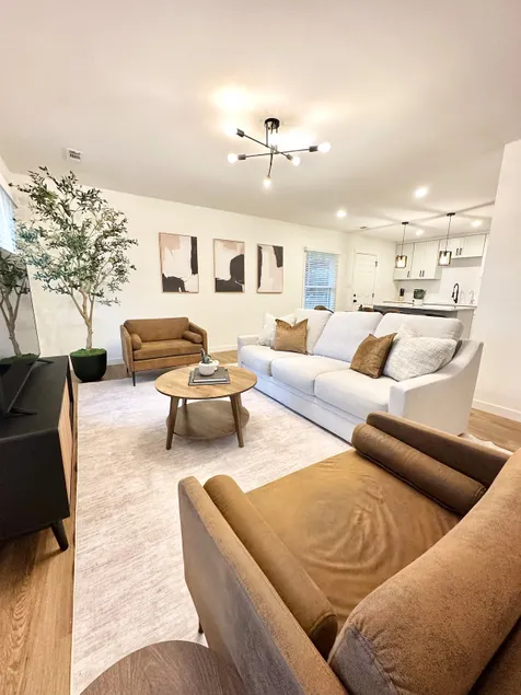 Charming Home Downtown! - Image 1