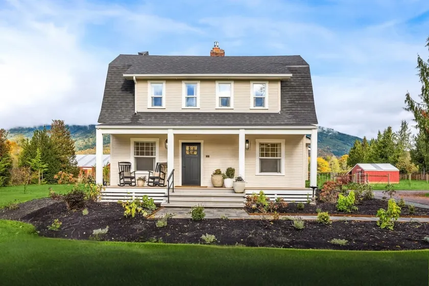 Farmhouse, Skagit River Access, Hot Tub, Fire Pit - Image 1