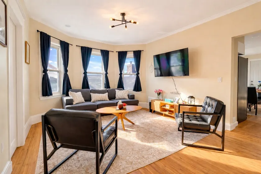 Luxury Boston Getaway •4BR/2BA •Sleeps 9 •Parking - Image 1