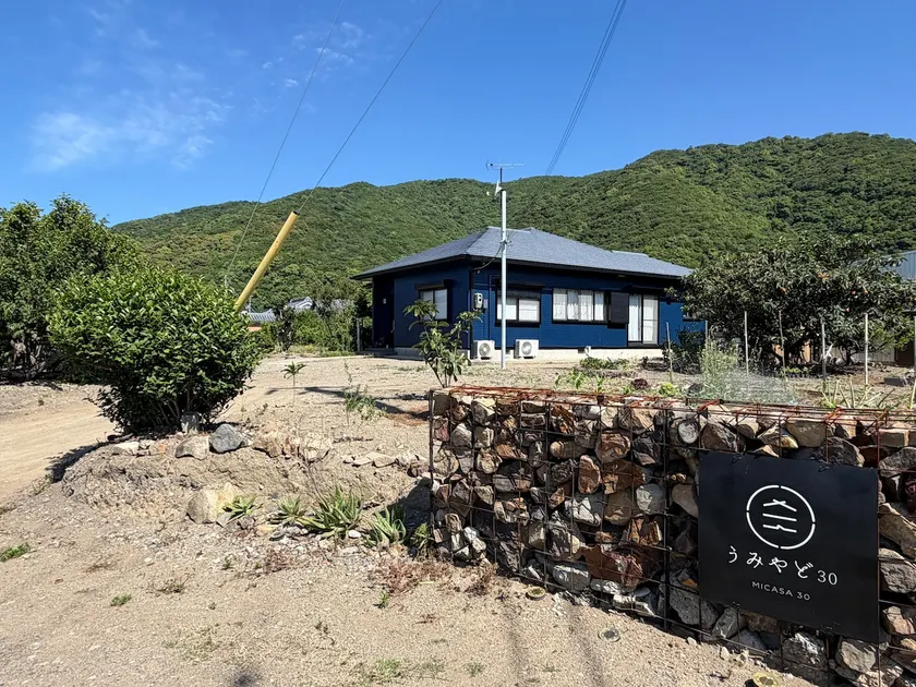 Seaside whole house · BBQ & pizza oven · sleeps 12 - Image 1