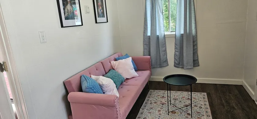 Pet Friendly 1 bedroom - Image 1