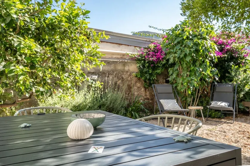 Secret Garden Apartment - Image 1