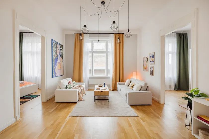 Pastel Dream 3BR Central Gem Artful Spacious - Image 1