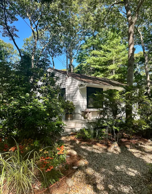 Sunlit cozy cottage by the bay. - Image 1