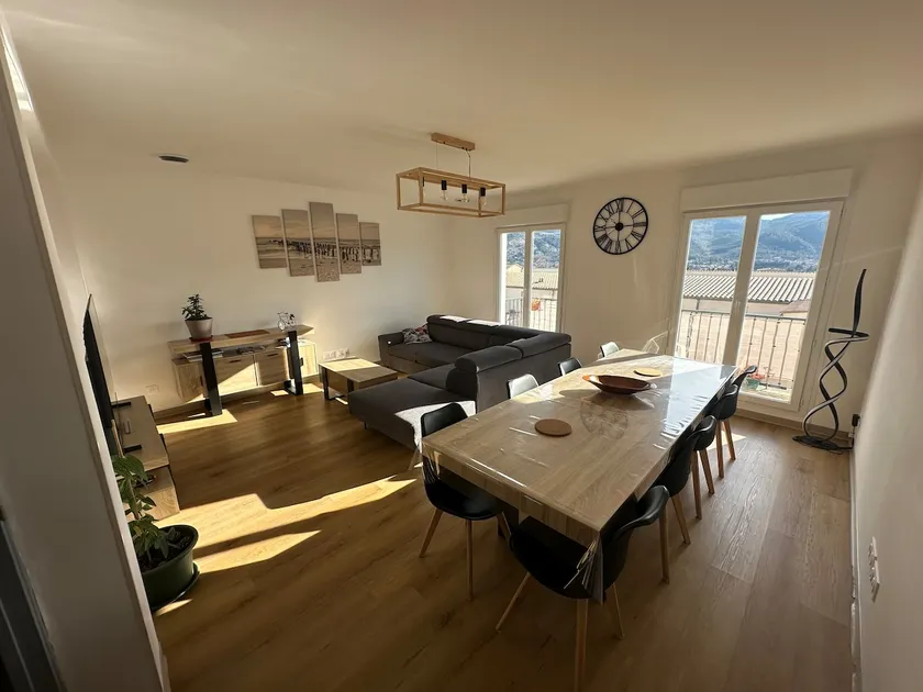 Bright and air-conditioned apartment - Image 1