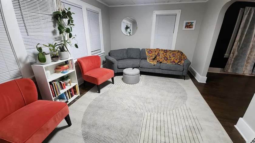 Little Grand (no cleaning fee!) - Image 1