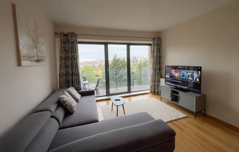Cozy 1-Bedroom Apartment - Image 1