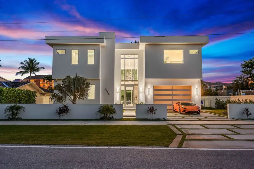 Luxury New Modern Beach Mansion in BEST Location! - Image 1