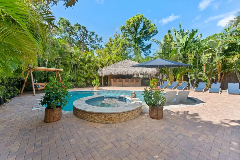 Pool Paradise - Gym, Sauna, Bar - Image 1