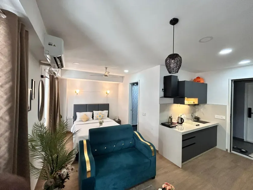 The CASA Velour| 800mtr Airport| pvt Balcony - Image 1