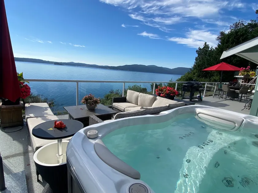 Oceanfront Sunrise | 4BR+Den 4BA Beach Access - Image 1