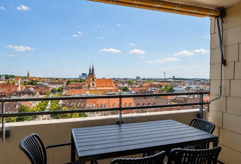 Living in the center - Panorama - Balcony - Parking garage - Image 1