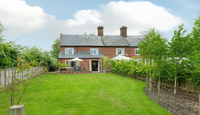 A lovely, cosy property that is in a great place for exploring North Norfolk. - Image 1