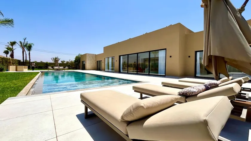 Designer villa, padel court, gym and pool - Image 1