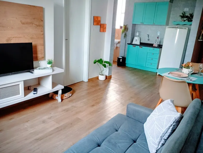 West sector apartment with free parking - Image 1
