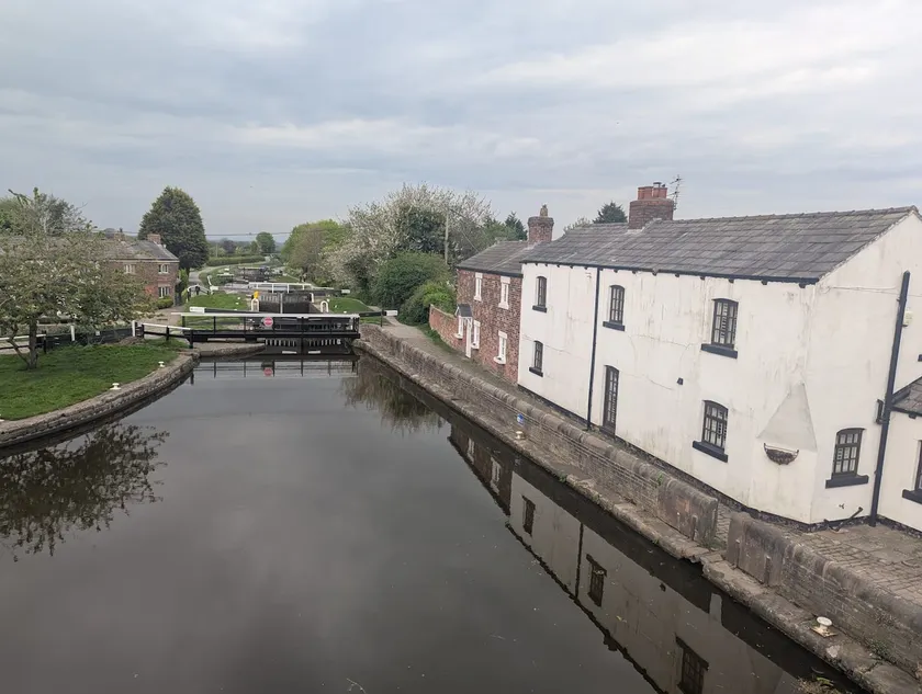 1 Top Locks Cottage - Image 1