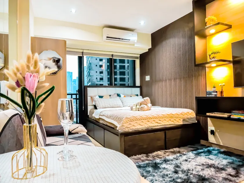 Poblacion Stay with Pool Gym Jacuzzi and Pool Table - Image 1