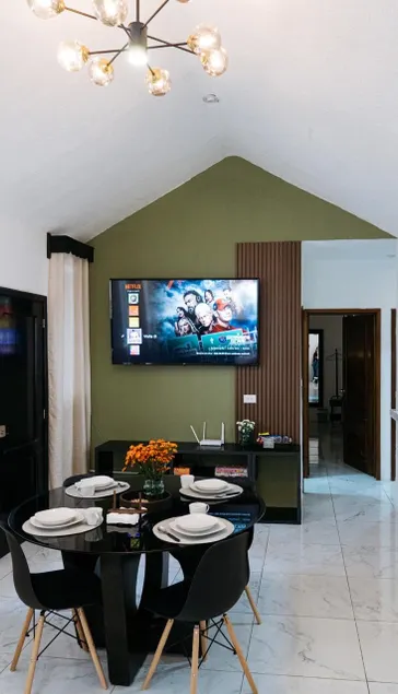 House in a Strategic Location - Image 1