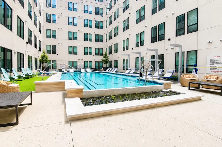 Suite in Downtown Houston | Shared Pool & Gym - Image 1