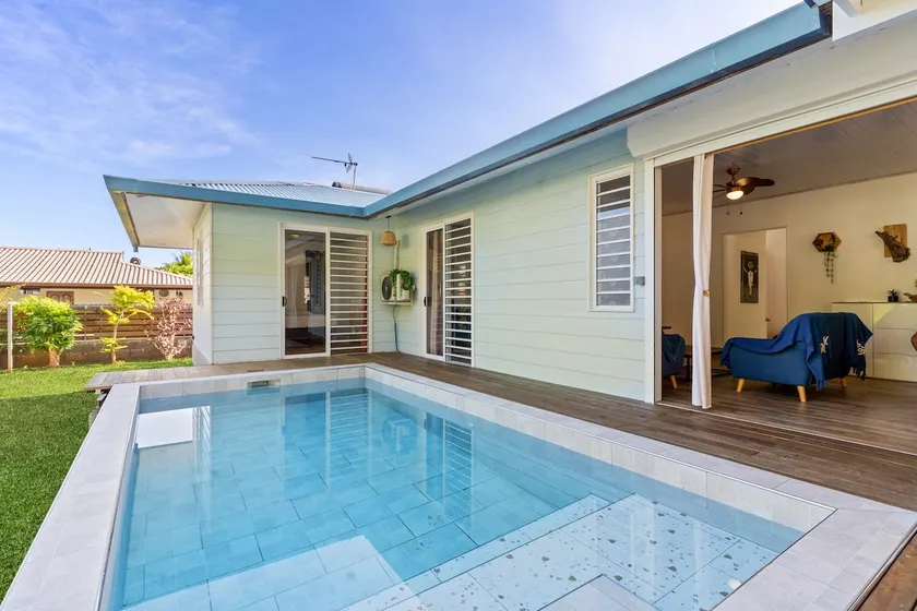 Ferienwohnung mit privatem Pool und Garten - Image 1