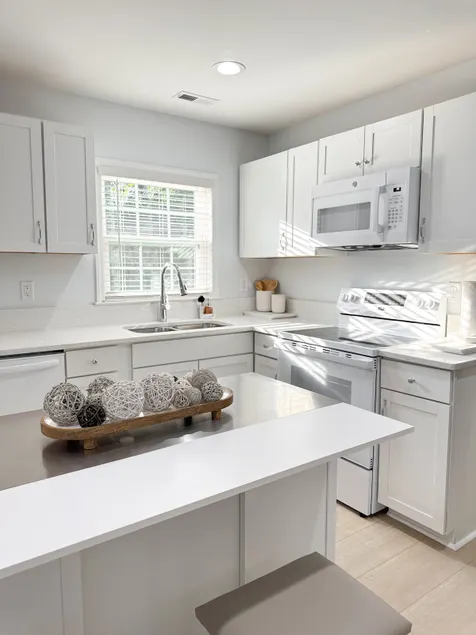 Private Smithfield Guest Suite - Image 1