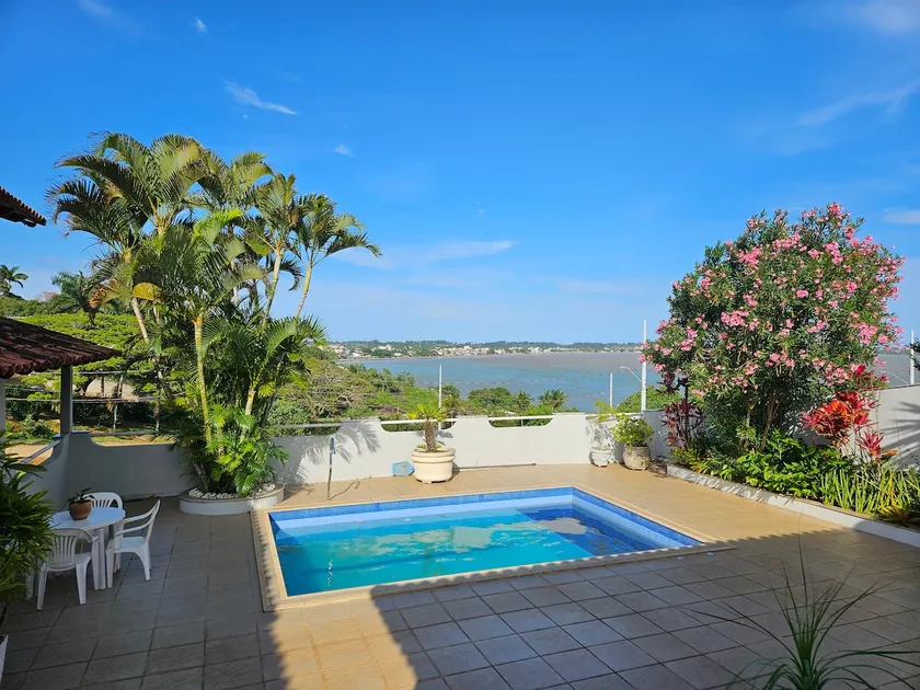 Beach house with pool and ocean view - Image 1
