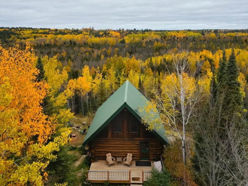 Stunning, off-grid Log Cabin on 40 Acres with WiFi - Image 1