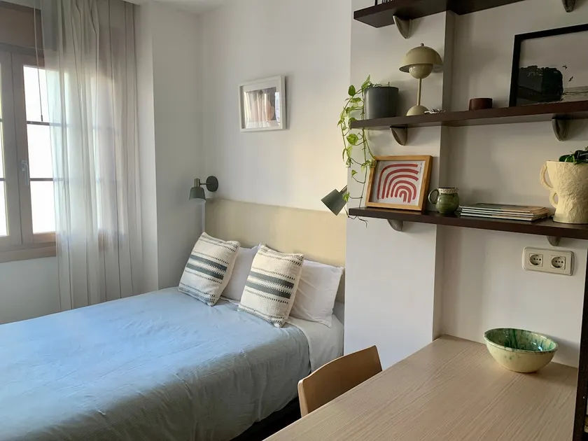 Plaza América Oviedo downtown, Apartment with bed. - Image 1