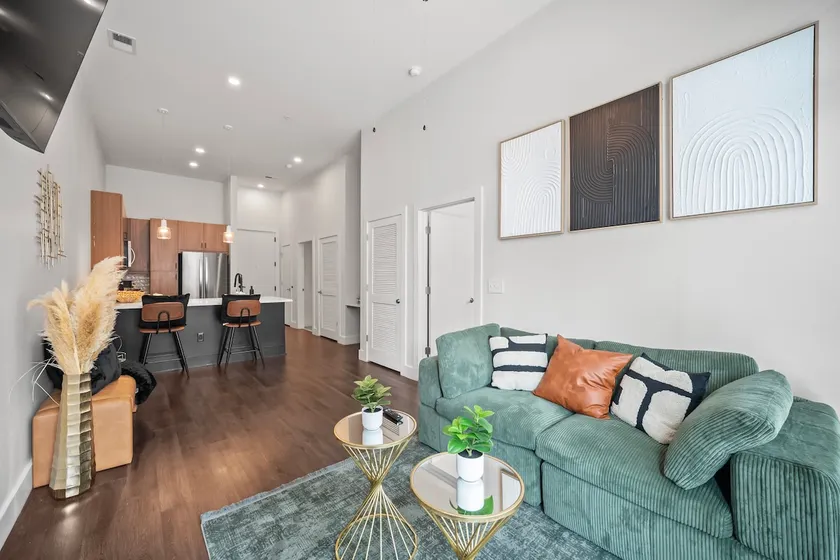 Luxury Haven Green - Image 1