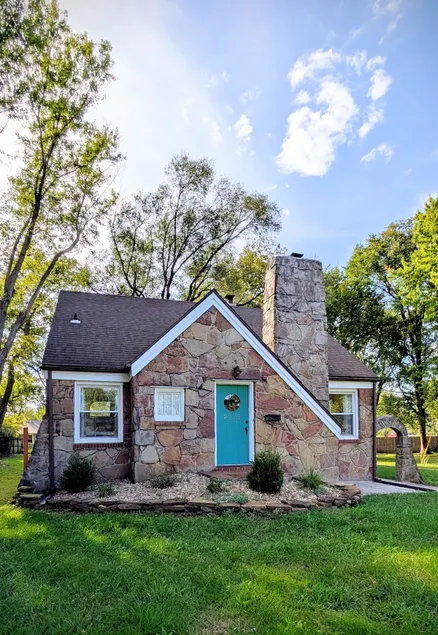 Springfield Stone Cottage - Image 1
