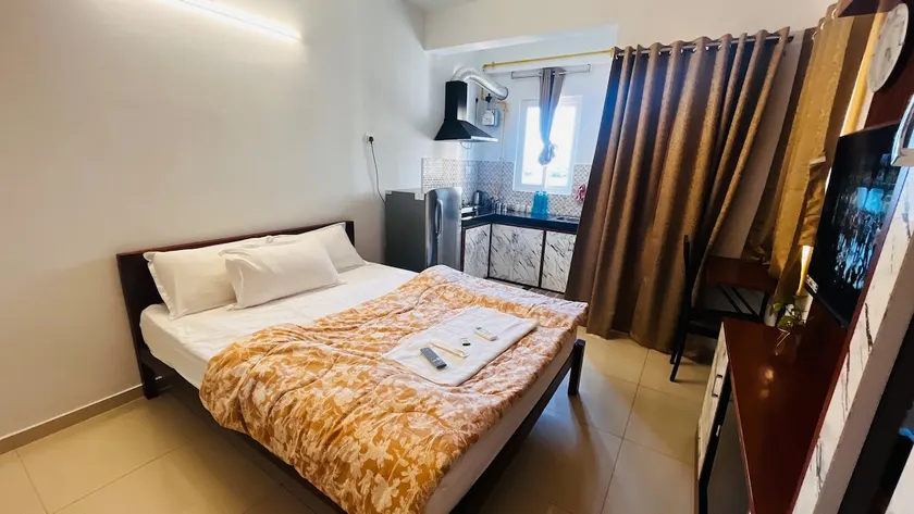 Bright Studio near ECR • FreeWi-Fi • Peaceful stay - Image 1