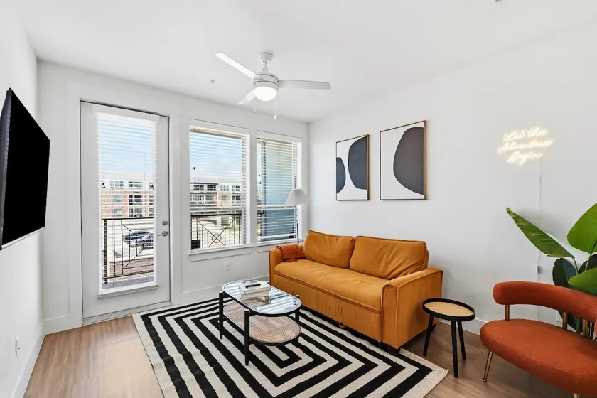 Stylish 1BR near PGA and Universal Studios with Pool and Gym - Image 1
