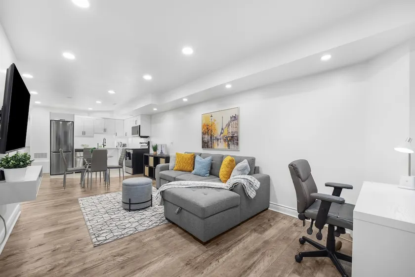 1BR Unit | Yonge & Eg! - Image 1