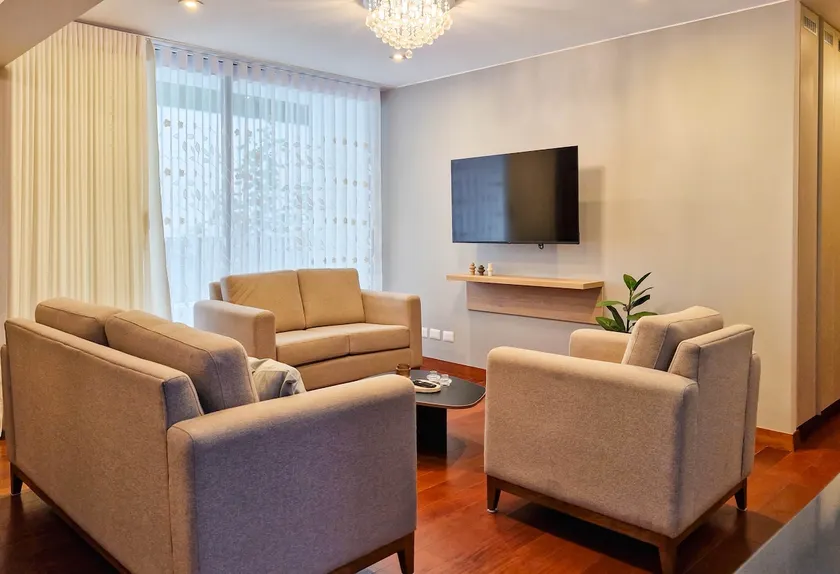 Geko| Signature 3BR Top Location w/Parking - Image 1