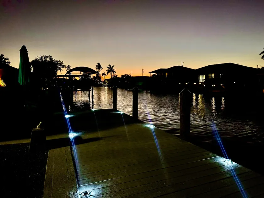 New house, pool table & dock! - Image 1